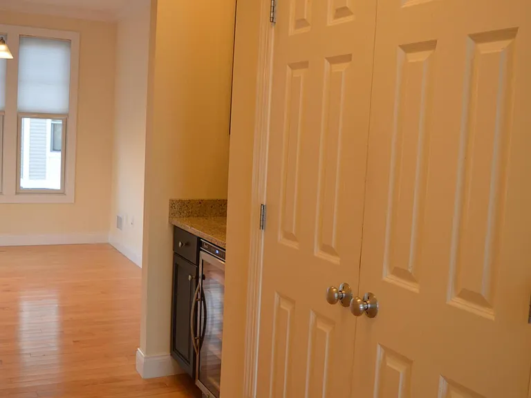 606 Park Ave — Photo 10