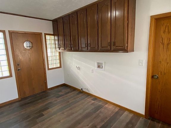 5th image of 906 Lyle Ave