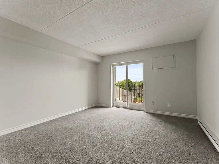 3400 Erskine St — Photo 9