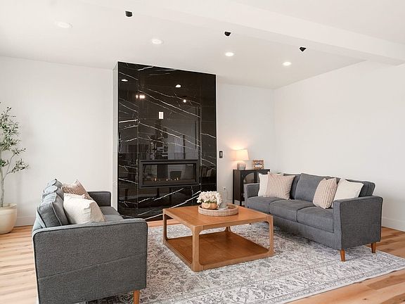 4th image of 5030 S Lincoln Way