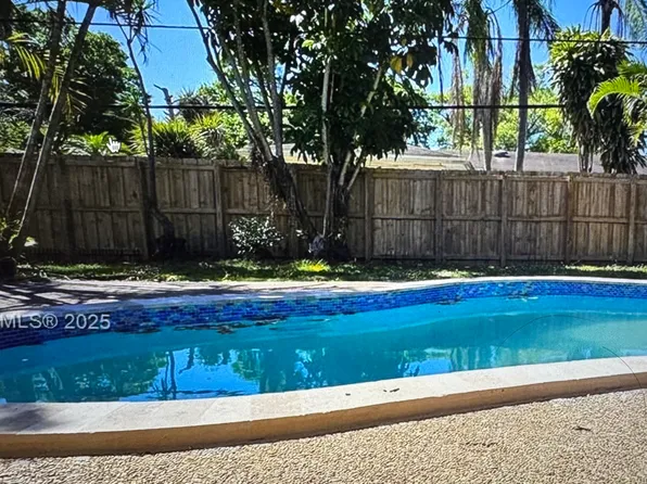 11761 NW 27th Ct, Fort Lauderdale, FL 33323