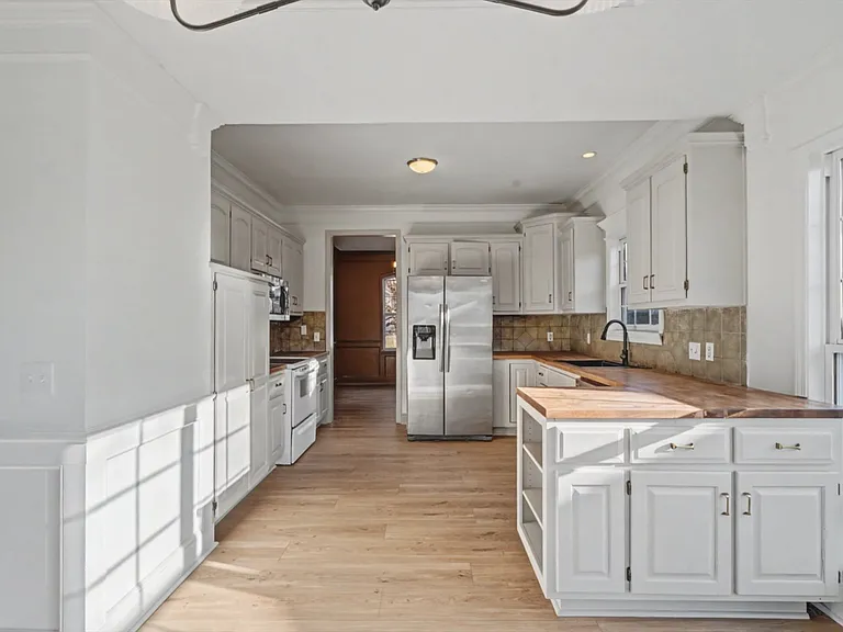 121 Hillside Dr — Photo 29