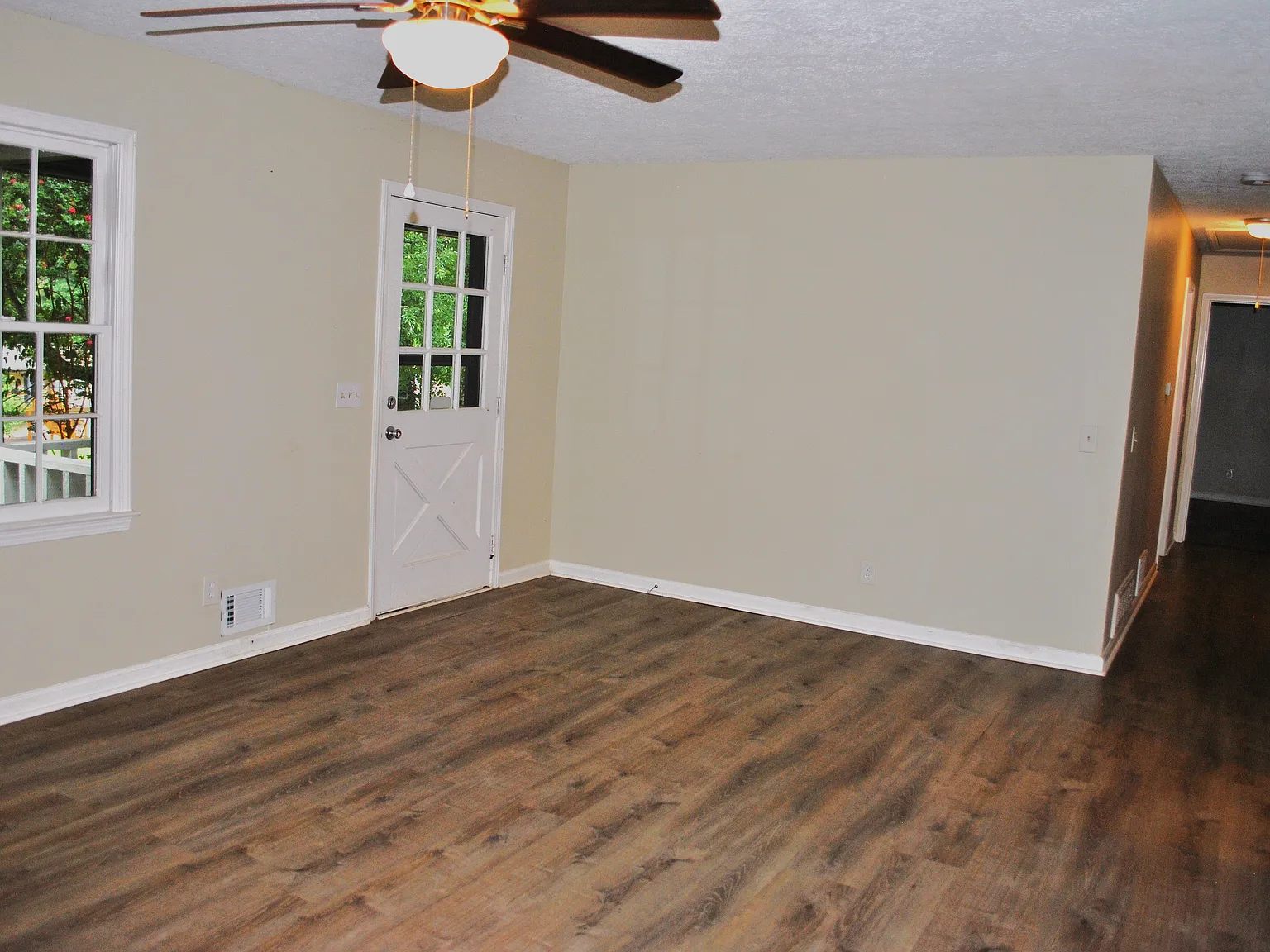 3 bed, 1212 sqft, $1,950 — Photo 3