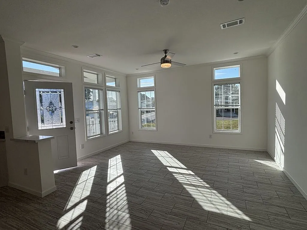 Building Photo - 557 Bimini Cay Cir #557