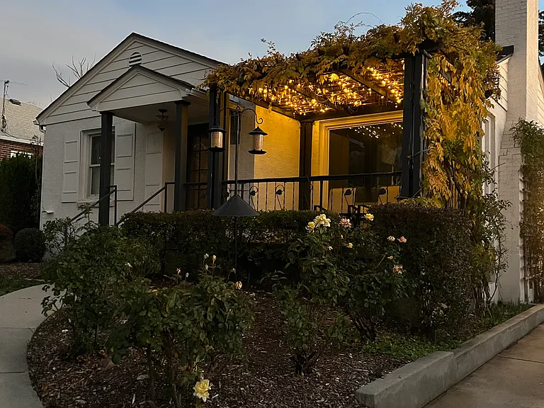 2318 E Kensington Ave — Photo 2