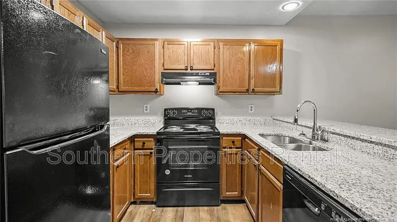 2 bed, 2.0 bath, 1052 sqft, $1,295 — Photo 3