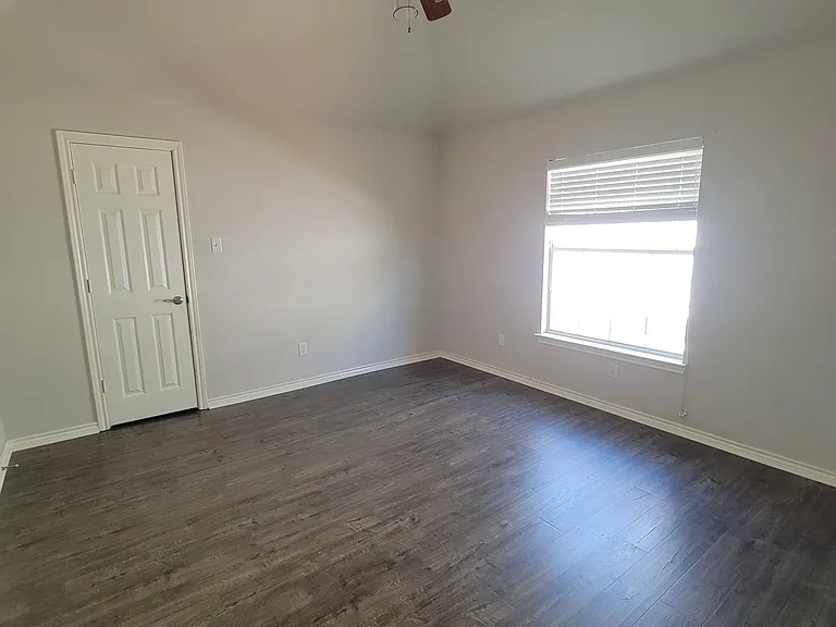 5400 Meadow Valley Dr — Photo 25