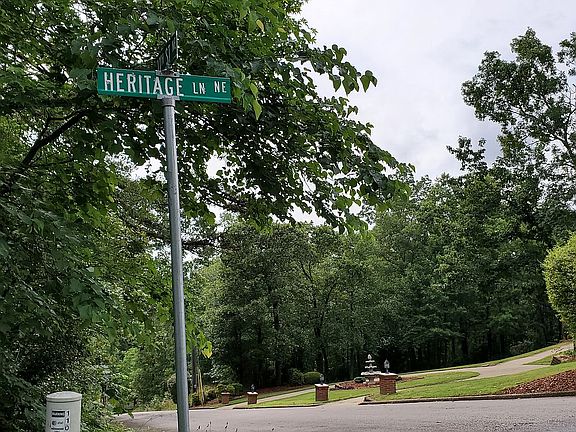 4th image of Heritage Ln NE