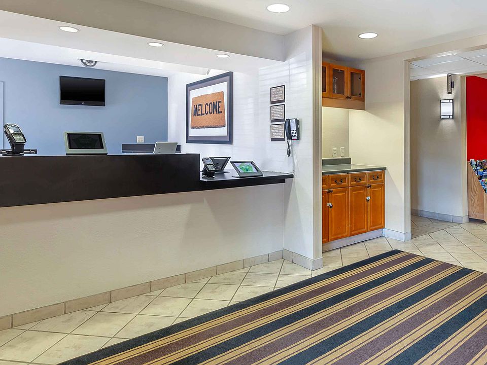 Lobby and Guest Check-in
