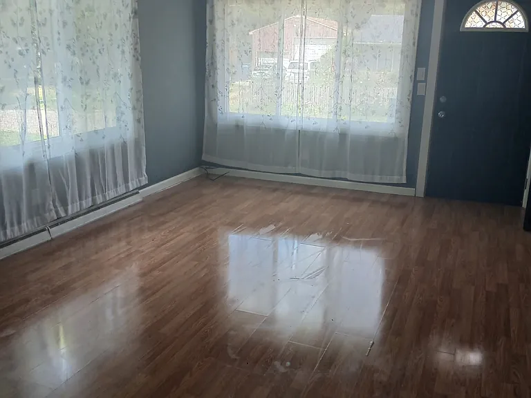 148 E Maple St — Photo 3