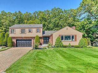 118 Woodcrest Dr, Melrose, MA 02176
