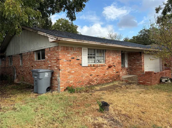 8403 Foxwood Ln, Dallas, TX 75217