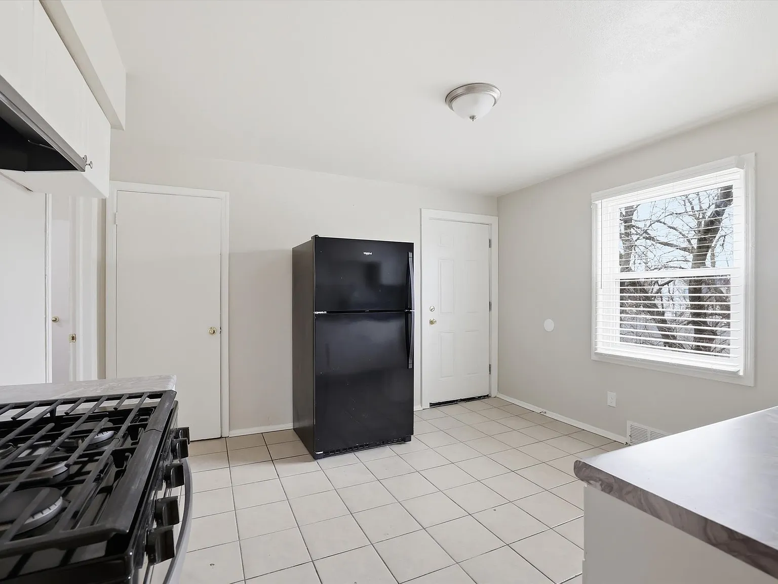 3 bed, 1250 sqft, $1,445 — Photo 3