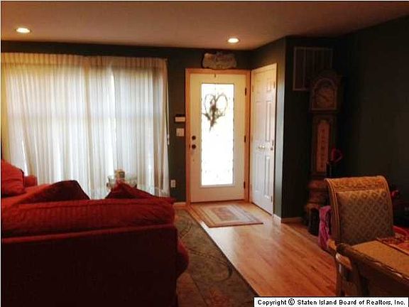 2nd image of 1034 Sheldon Ave