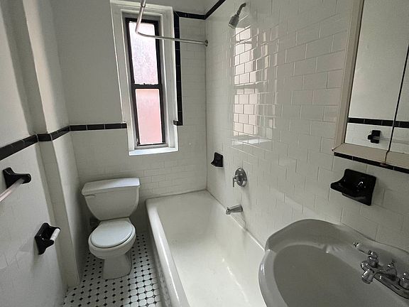 4th image of 46 Cooper St #4M