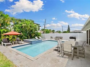 521 102nd Ave N, Naples, FL 34108