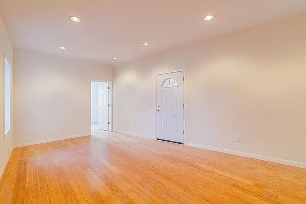 Rented by Compass | media 18