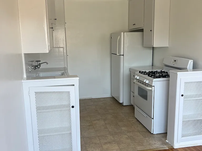 3426 Mentone Ave #7 — Photo 10