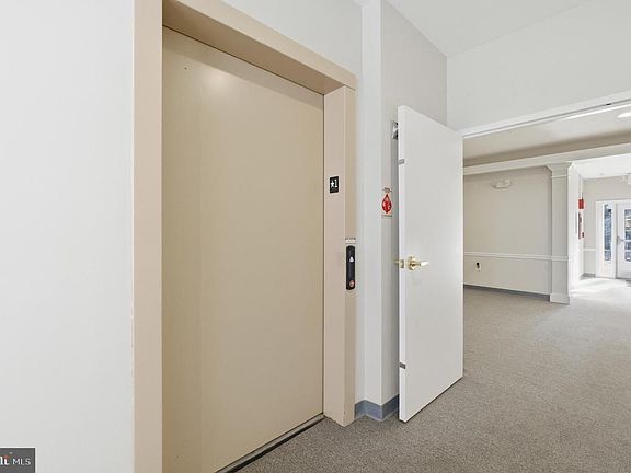 4th image of 404 Harrison Ct Unit D