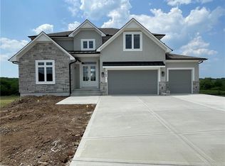 3104 SW Summit View Trl, Lees Summit, MO 64082