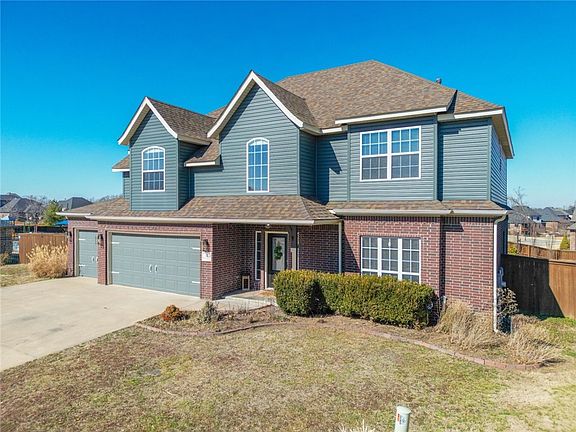 2nd image of 22 Blue Stem Ln