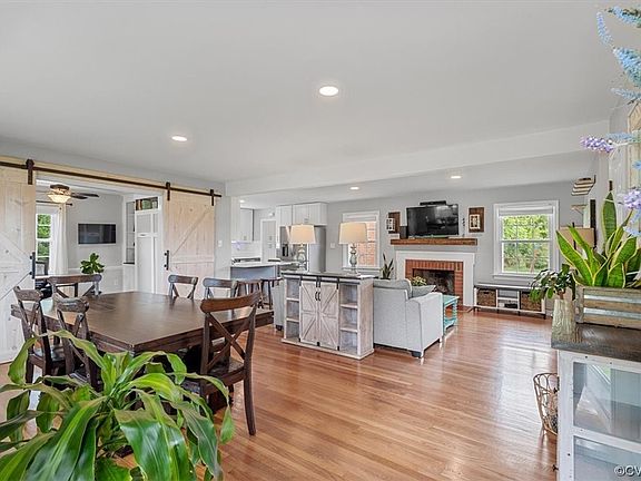 3rd image of 9372 Cedar Ln