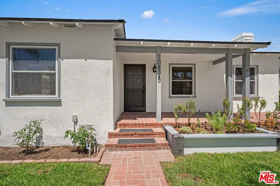 3 bed, 1.0 bath, 1244 sqft, $6,750 — Photo 1