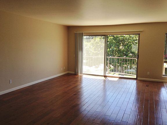 3rd image of 4304 Babcock Ave APT 301