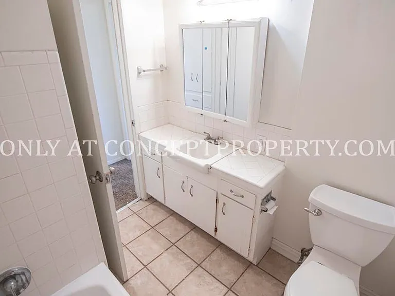 425 E 3rd Ave — Photo 30