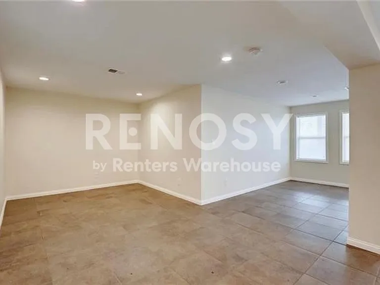 3836 Lloyd St — Photo 2
