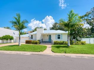 1931 High Point Cir, Sarasota, FL 34236