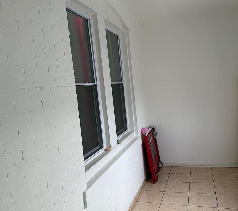 1st image of 1056 Everett St