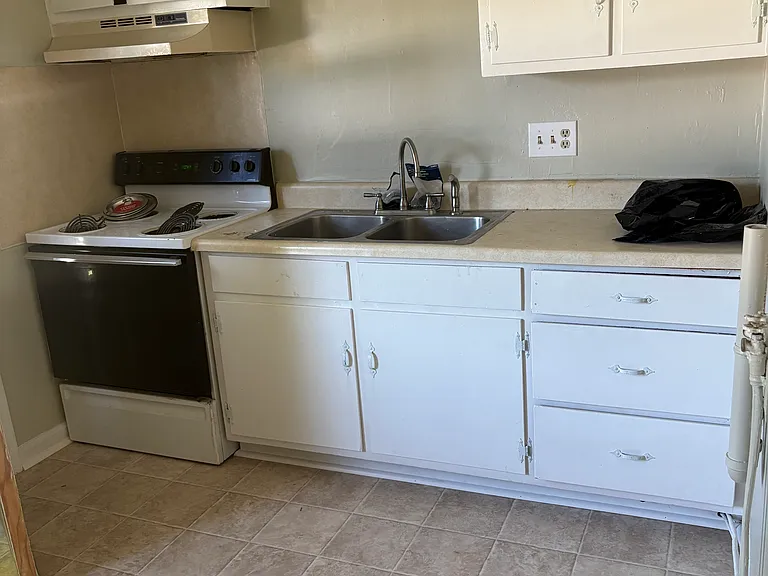 1313 Jefferson Ave #8 — Photo 3