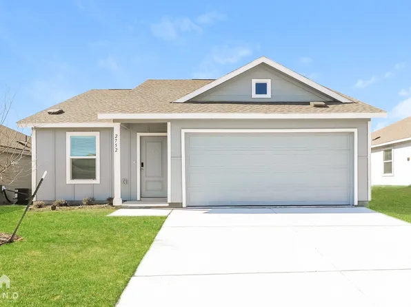 2752 Center Creek Ln, Fort Worth, TX 76108