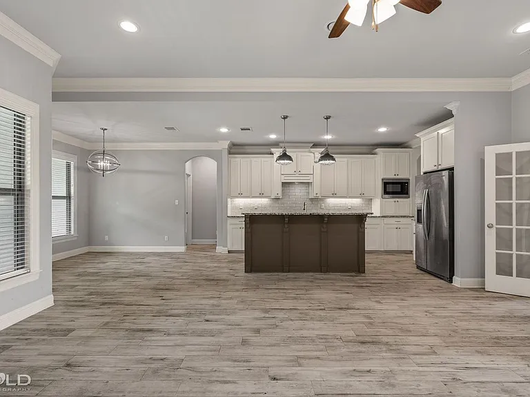 302 Oscar Cir — Photo 16