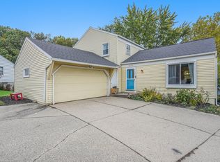 6229 Adacroft Dr SE, Ada, MI 49301