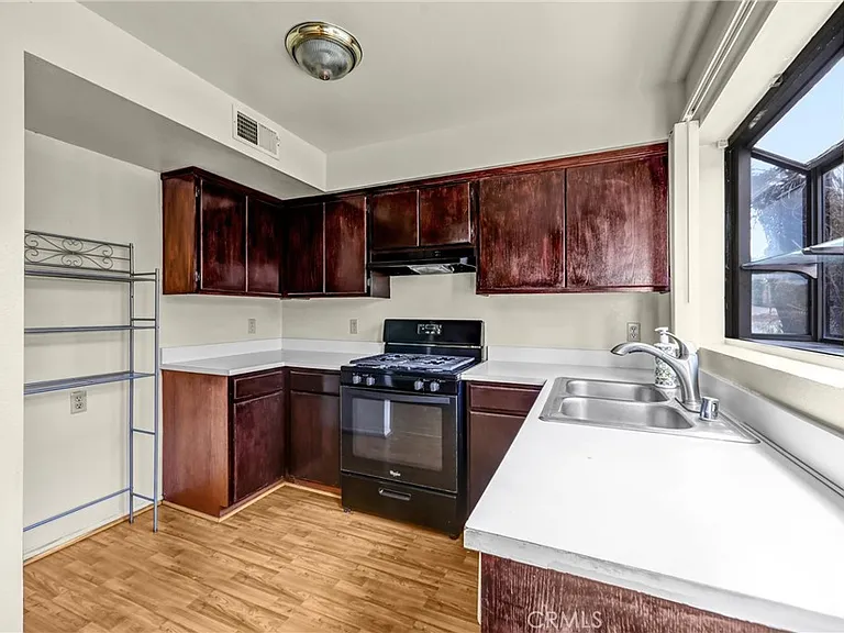 1836 N Allen Ave — Photo 14