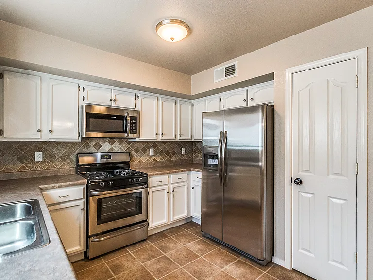 14240 Gil Reyes Dr — Photo 10
