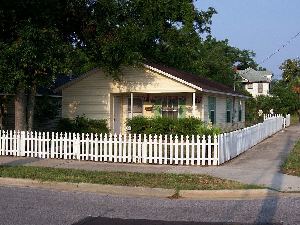 1st image of 123 N Reus St