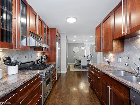 5th image of 2222 W Armitage Ave #2E