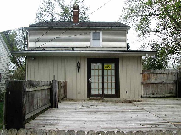3rd image of 1001 E Fox St