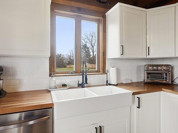 5th image of 1495 Holton Rd