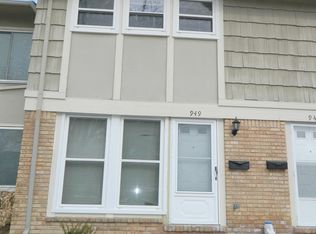 949 Barclay Ln, East Lansing, MI 48823