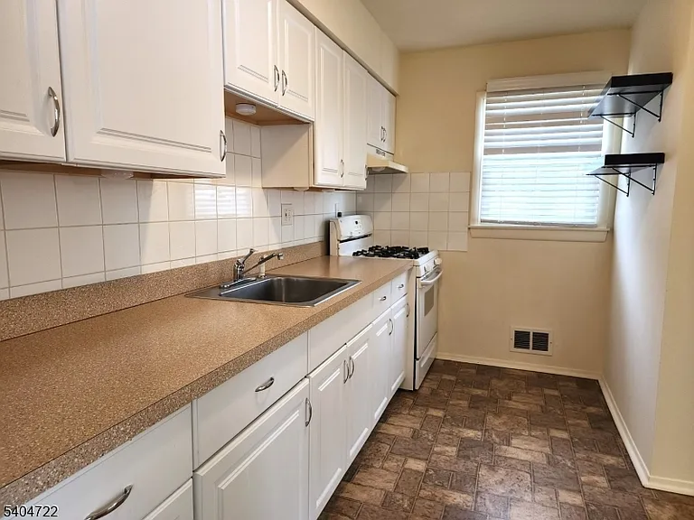 19 Grove St #B — Photo 9