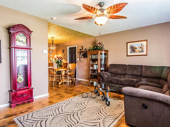 2nd image of 492 Karen Dr