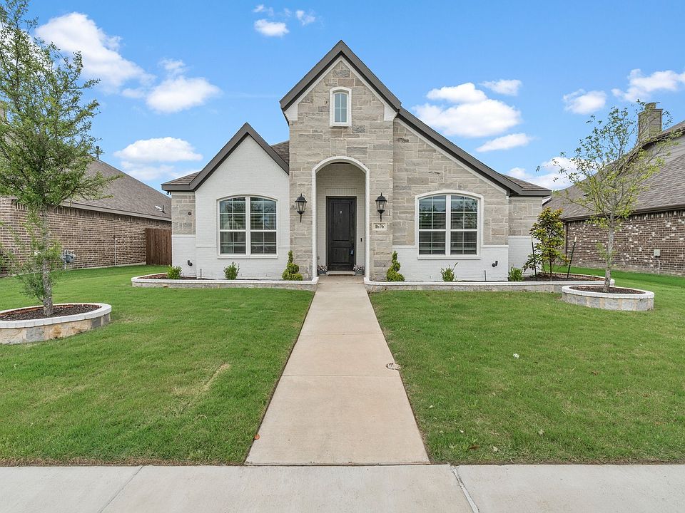 1st image of 1676 Vista Way