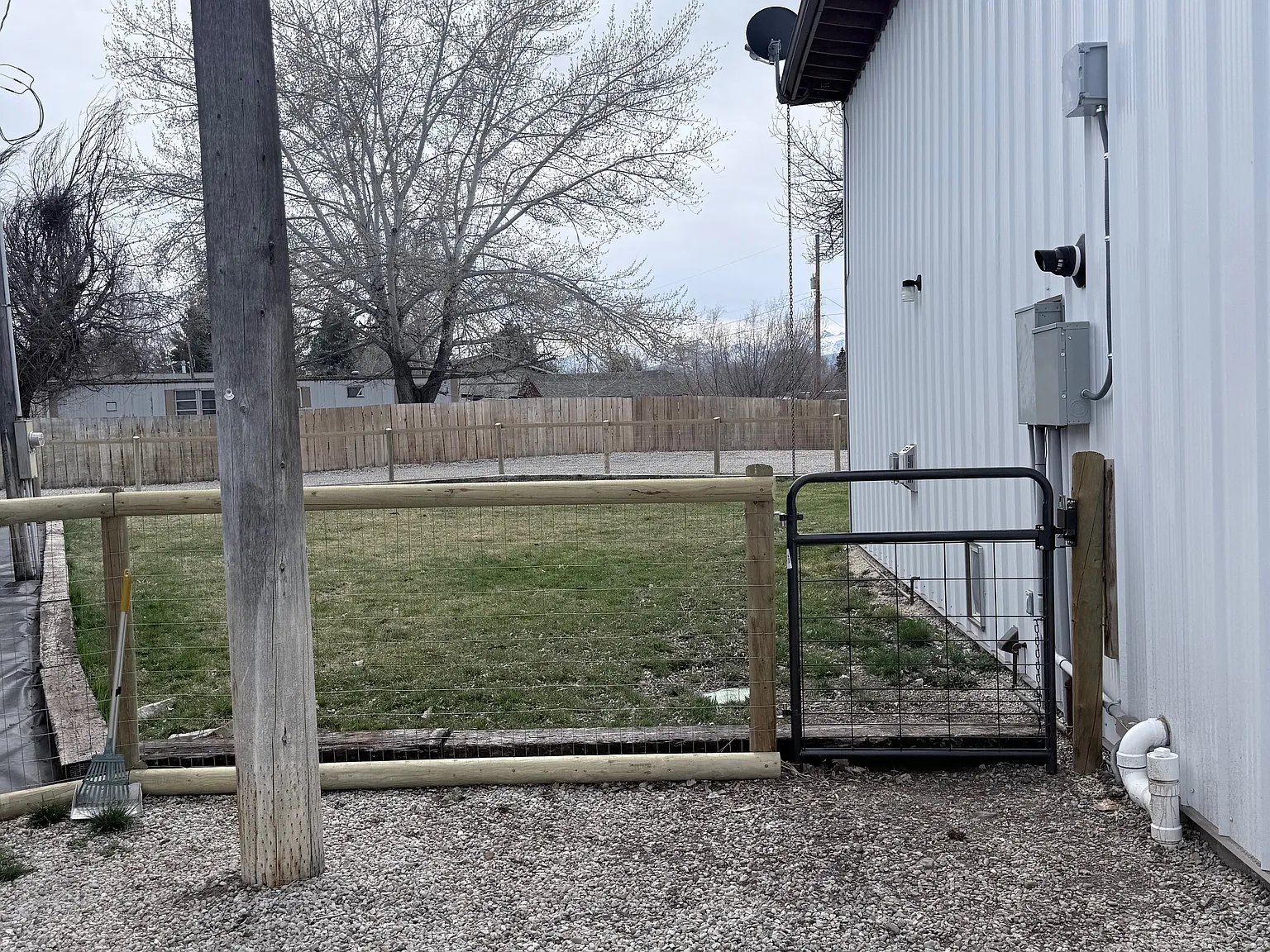 2 bed, 2200 sqft, $2,400 — Photo 2
