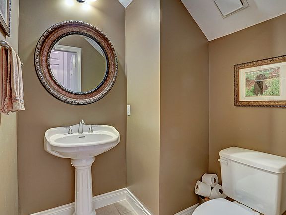 3rd image of 1302 E Hunters Court Dr