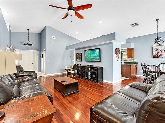 4th image of 1352 Wood Lake Cir