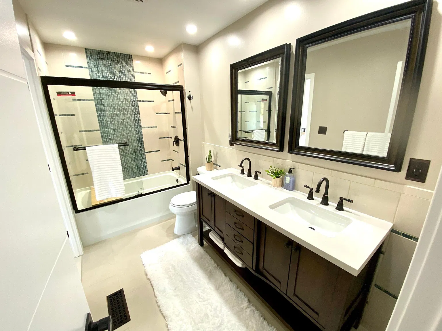 120 Clemens Ct — Photo 1